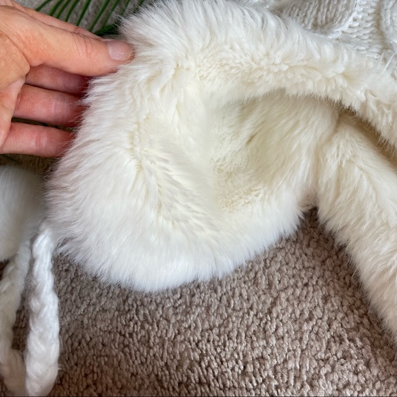 Super Cute Knitted Beanie & Gloves Set - Picture 3 of 12